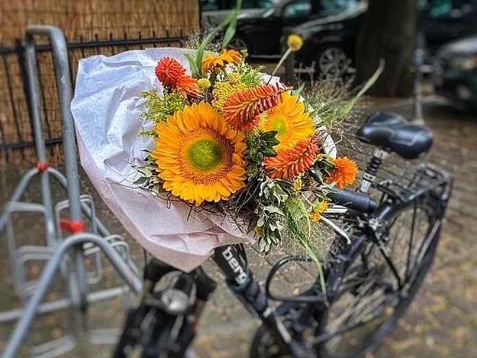 Fahrrad mit Blumenstrauss