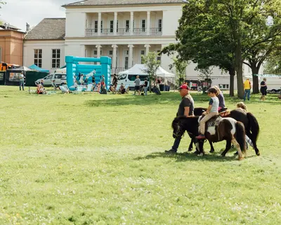 Ponyreiten auf der Grünen Messe