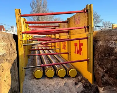 Baustelle mit Fernwärmeleitungen