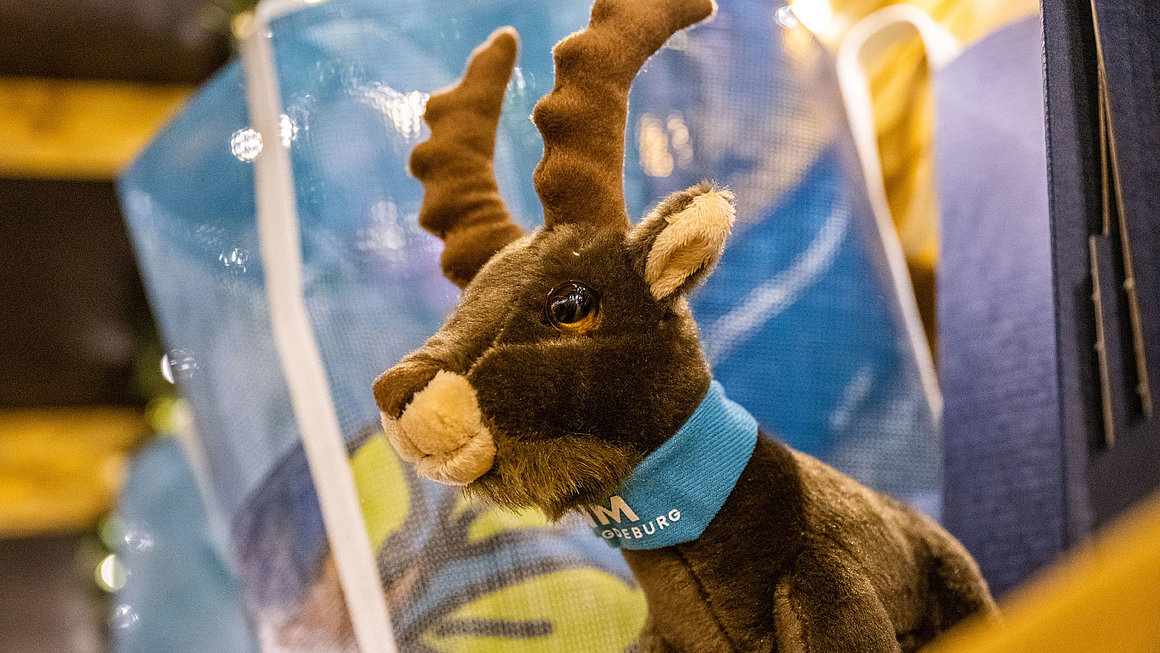 Geschenke an der Geschenke-Hütte auf dem SWM Weihnachtsmarkt