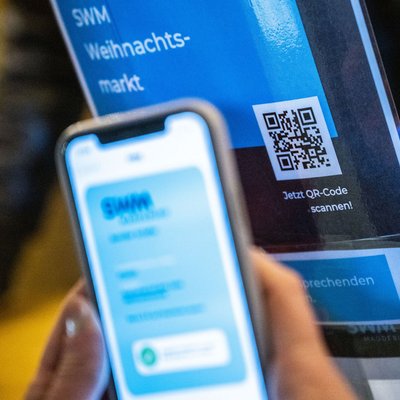 SWM Aktion einscannen auf dem SWM Weihnachtsmarkt