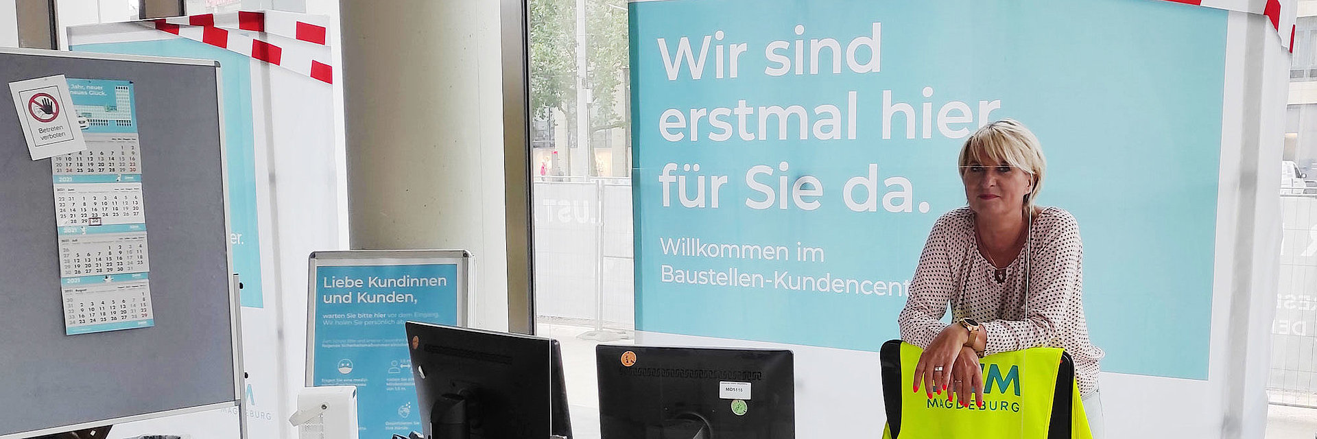 Mitarbeiterin vom SWM Kundenservice im provisorischen Baustellen Kundencenter