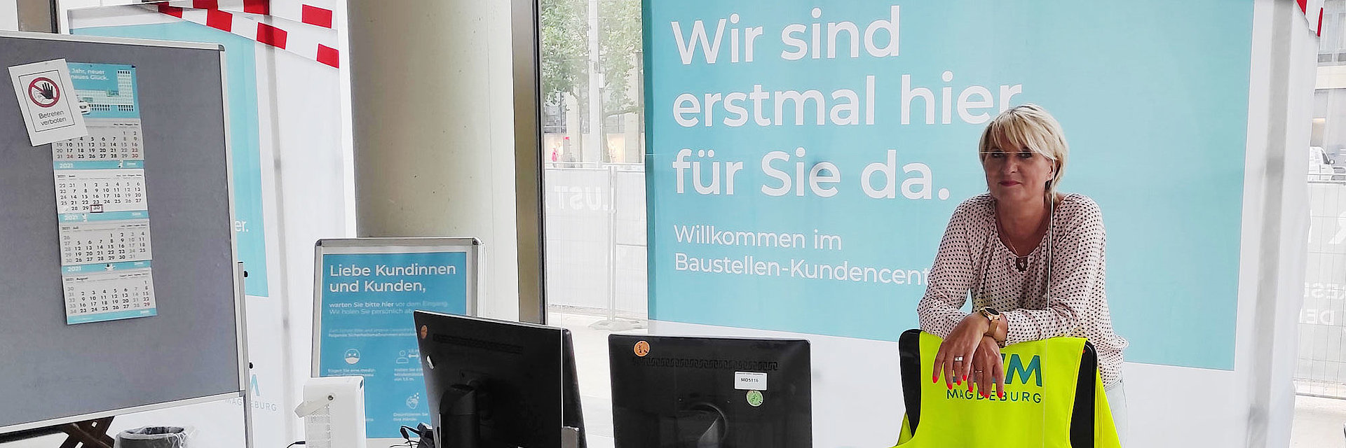 Mitarbeiterin vom SWM Kundenservice im provisorischen Baustellen Kundencenter