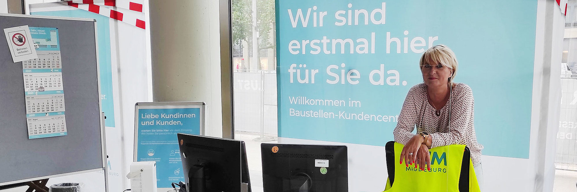 Mitarbeiterin vom SWM Kundenservice im provisorischen Baustellen Kundencenter