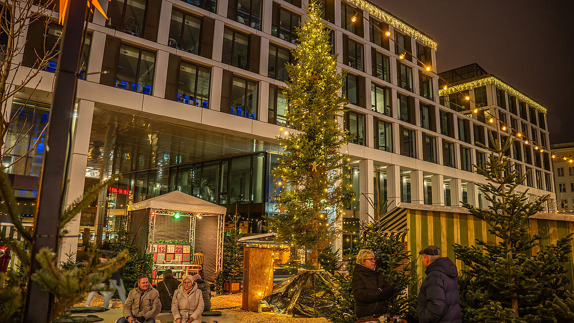 Blick auf den SWM Weihnachtsmarkt