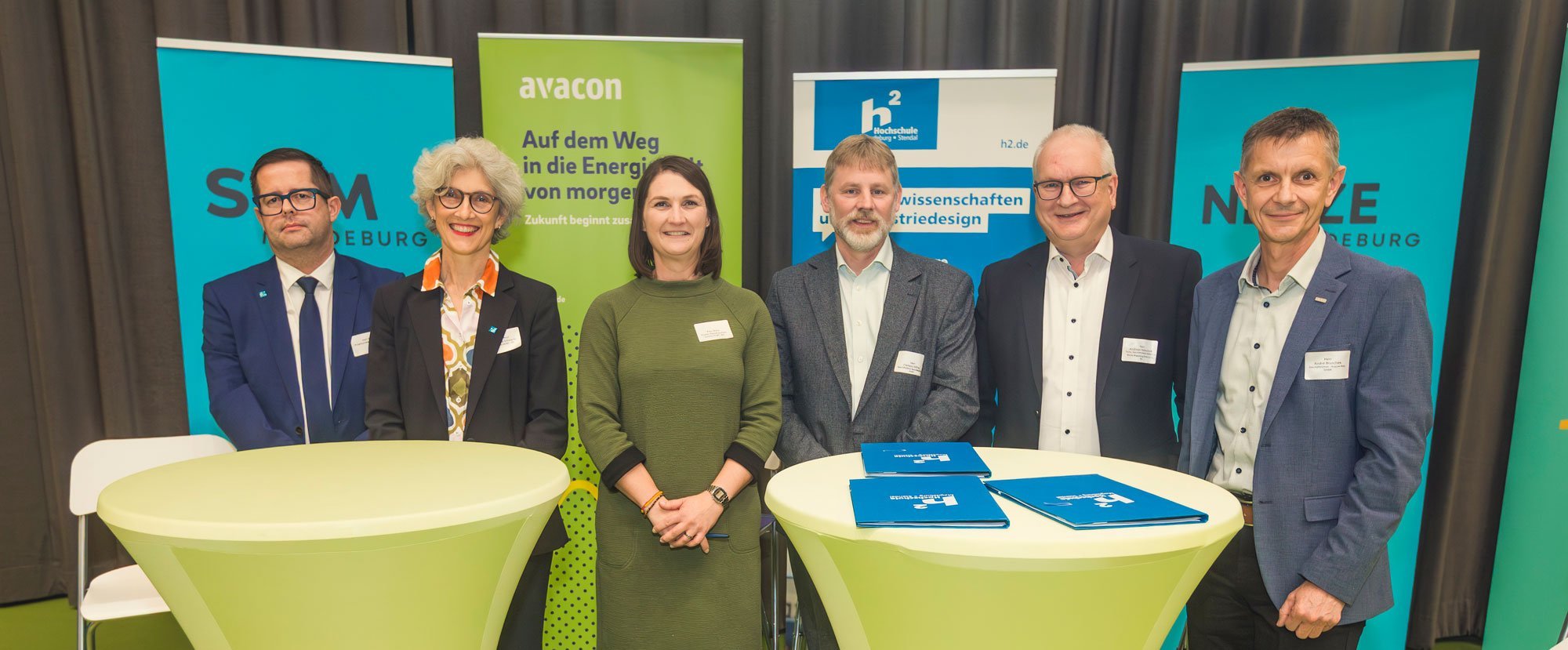 Foto der Teilnehmer der Unterzeichnung 