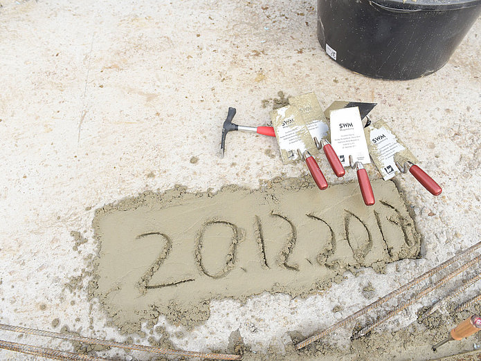 Datum Grundseinlegung neuer Blauer Bock im Beton