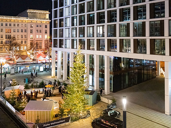 SWM Weihnachtsmarkt von Weitem
