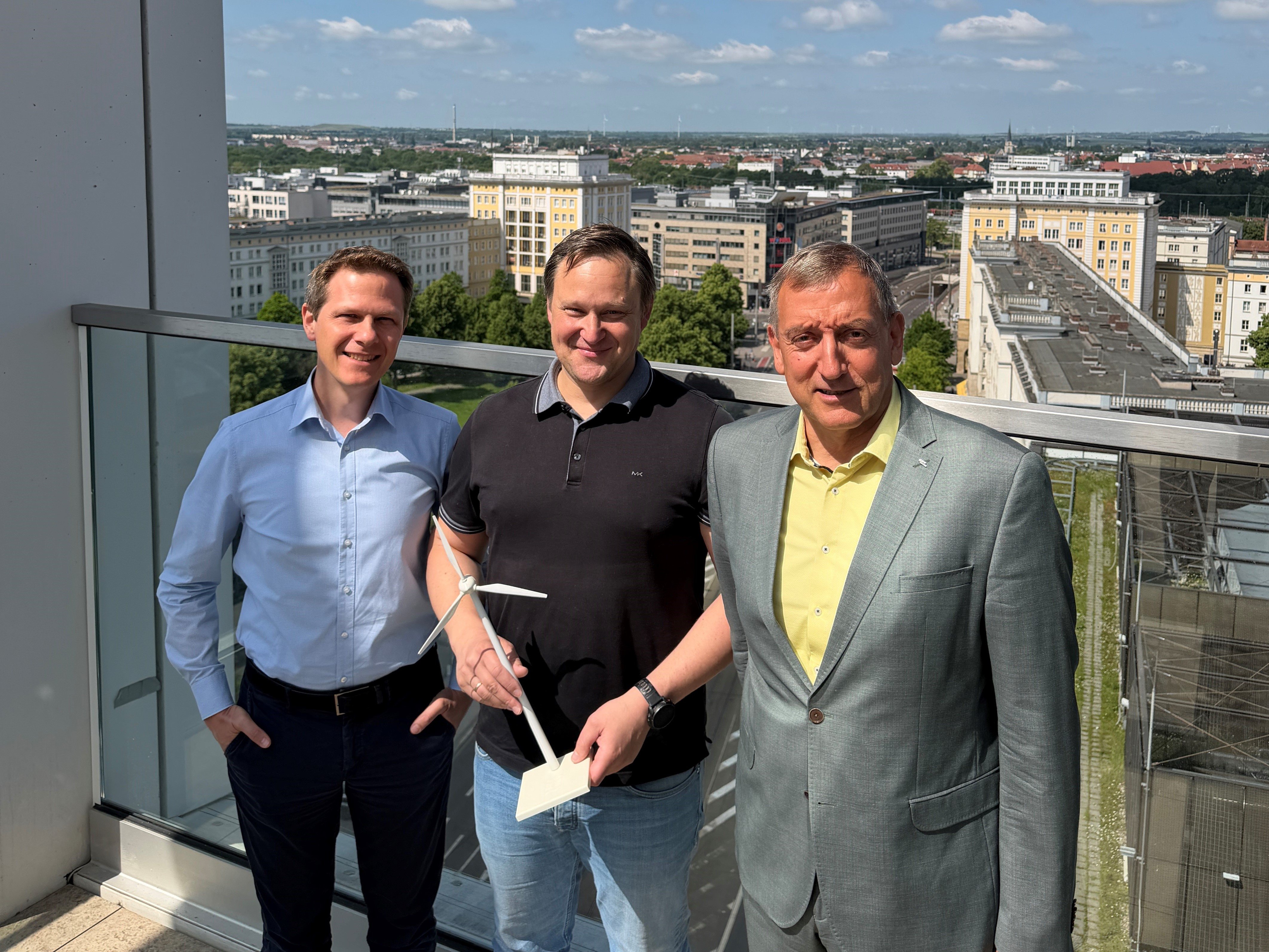 Vertreter der Projektpartner SWM Magdeburg und Helionat eG