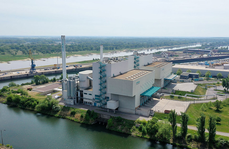 Müllheizkraftwerk Luftaufnahme des Müllheizkraftwerkes (MHKW) in Magdeburg Rothensee