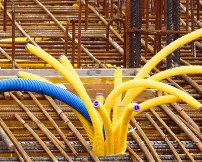 Leerrohre auf Baustelle