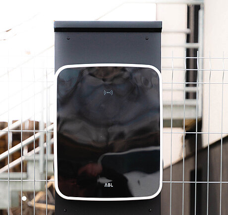 Foto einer Wallbox emh3+