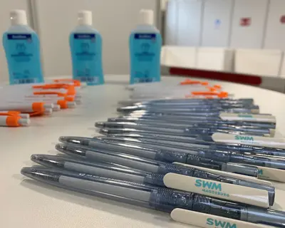 Kugelschreiber und Desinfektionsmittel