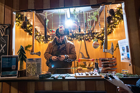 Stand Scherenschleifer auf dem SWM Weihnachtsmarkt