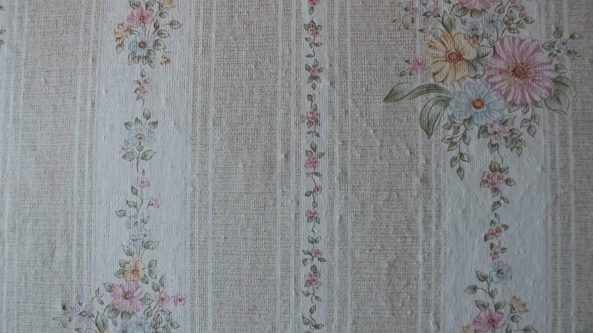 Alte Blümchentapete im alten Blauen Bock