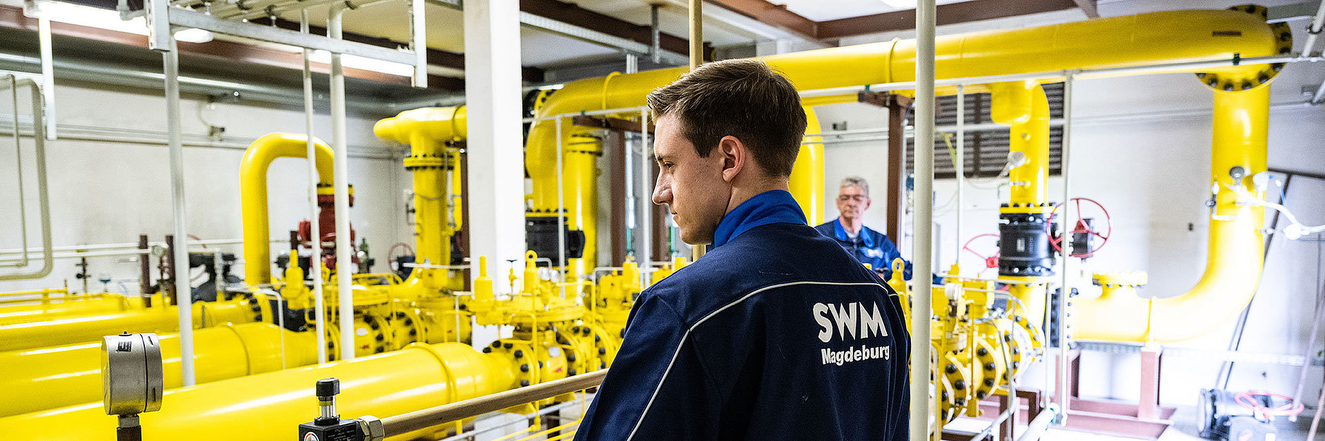 SWM Mitarbeiter bei Arbeiten in der Gasdruckregelstation