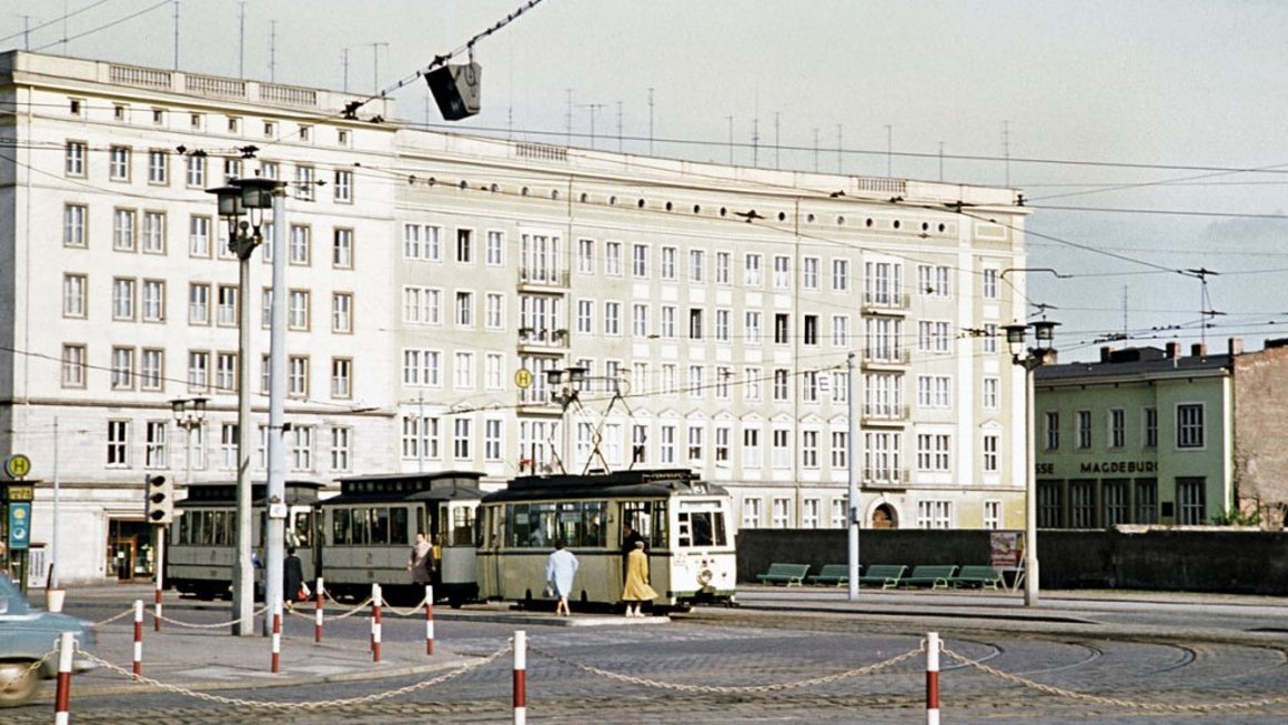 Juni 1962, Blick von der Ecke Pieck-Breiter Weg auf die Kleine Münzstraße (© Hermann Brösel)
