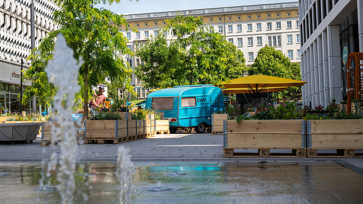 Wasserspiel vor Nachbars Garten