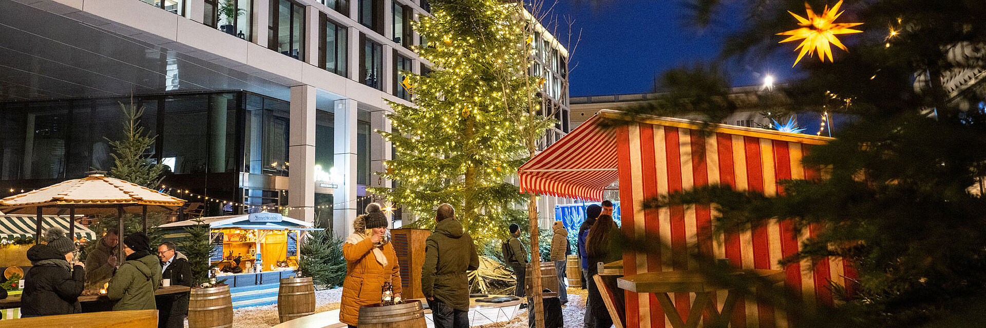 Blick auf den SWM Weihnachtsmarkt
