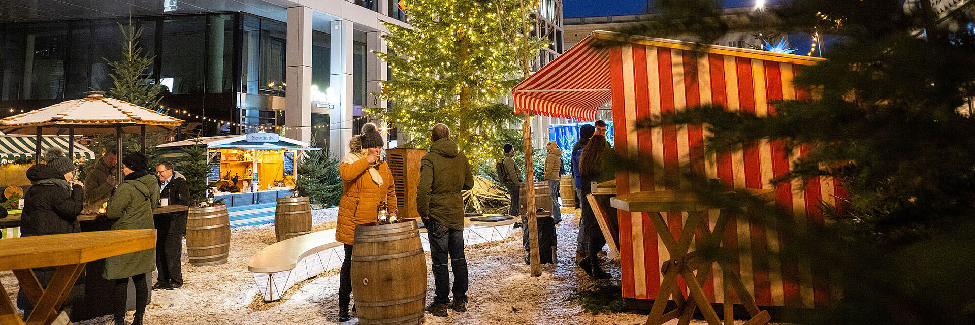Blick auf den SWM Weihnachtsmarkt