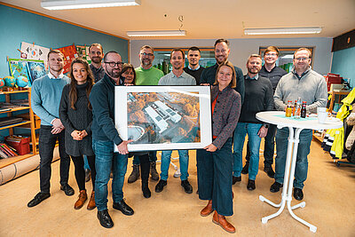 Gruppenbild von der Einweihung der PV-Anlage auf dem Monte-Zentrum