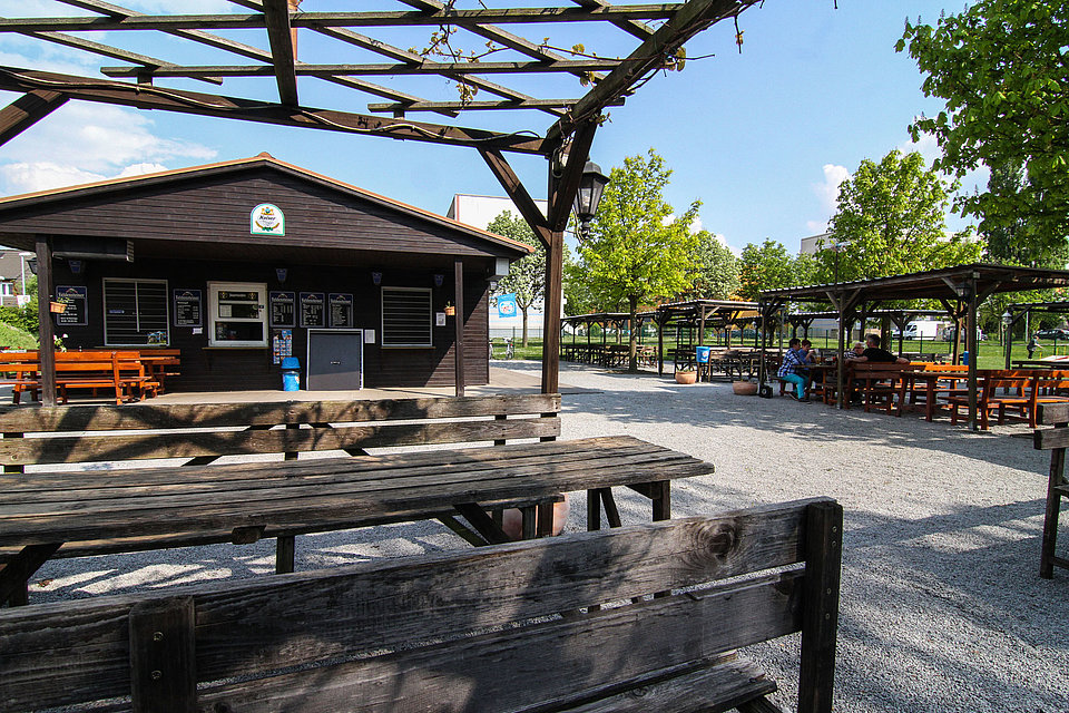 Bayrischer Biergarten Magdeburg Bierbänke im Bayrischen Biergarten in Magdeburg