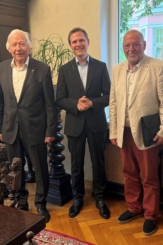 Private Gesellschafter und Geschäftsführer von Enermess und SWM Geschäftsführer beim Notar