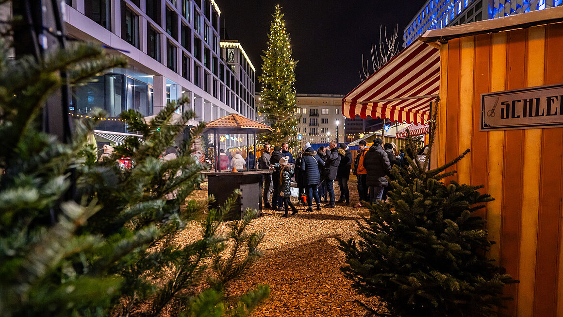Blick auf den SWM Weihnachtsmarkt