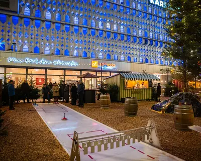 Eisstockschießen auf dem SWM Weihnachtsmarkt