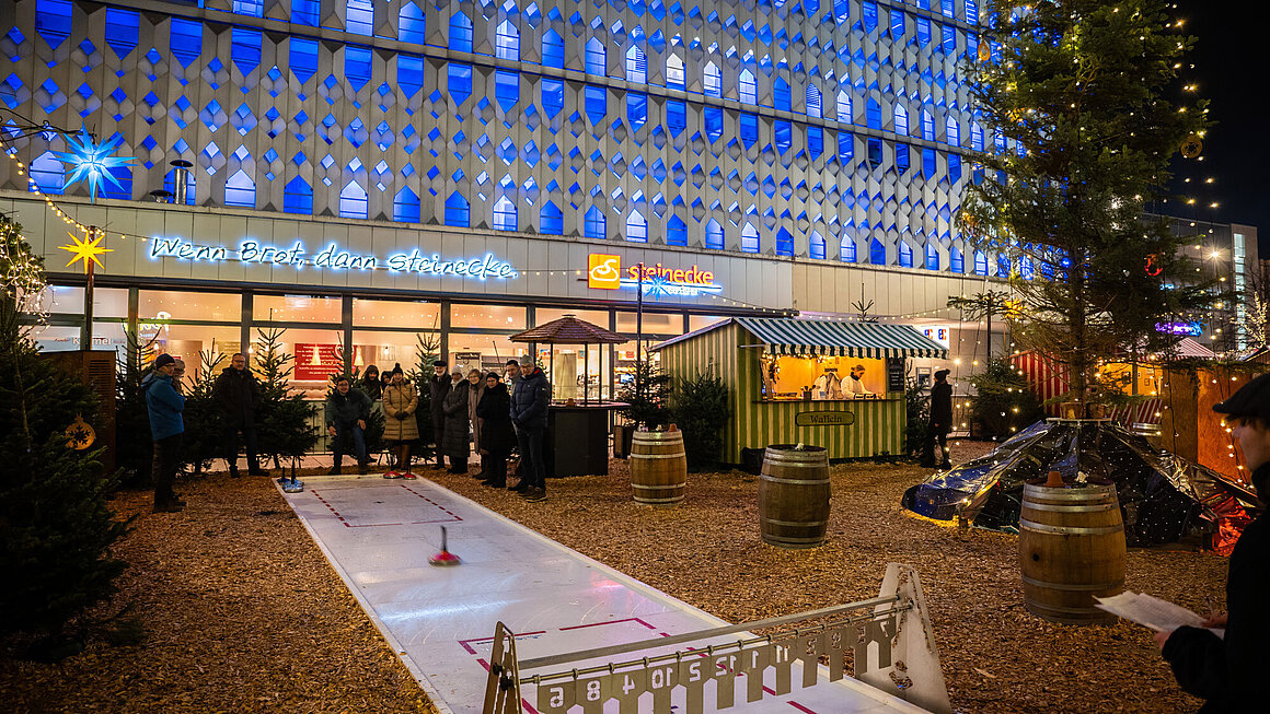 Eisstockschießen auf dem SWM Weihnachtsmarkt