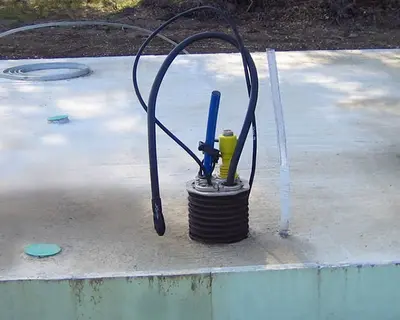 Mehrspartenhauseinführung in Bodenplatte